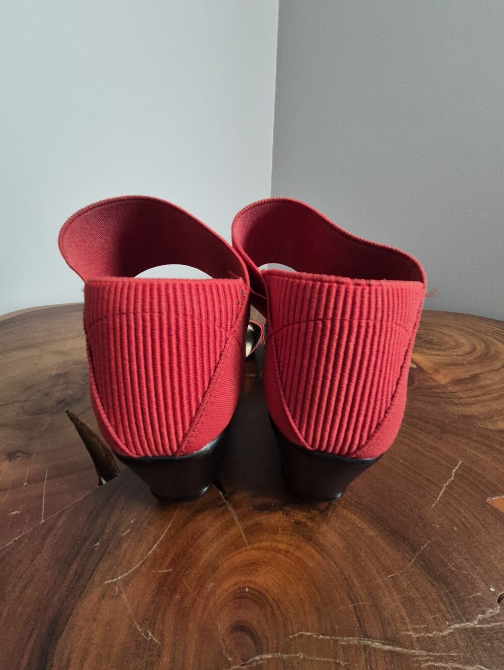 CHARLESTON SHOE CO. Justice Red Mini Wedge Sandals - 9 - Picture 4 of 11